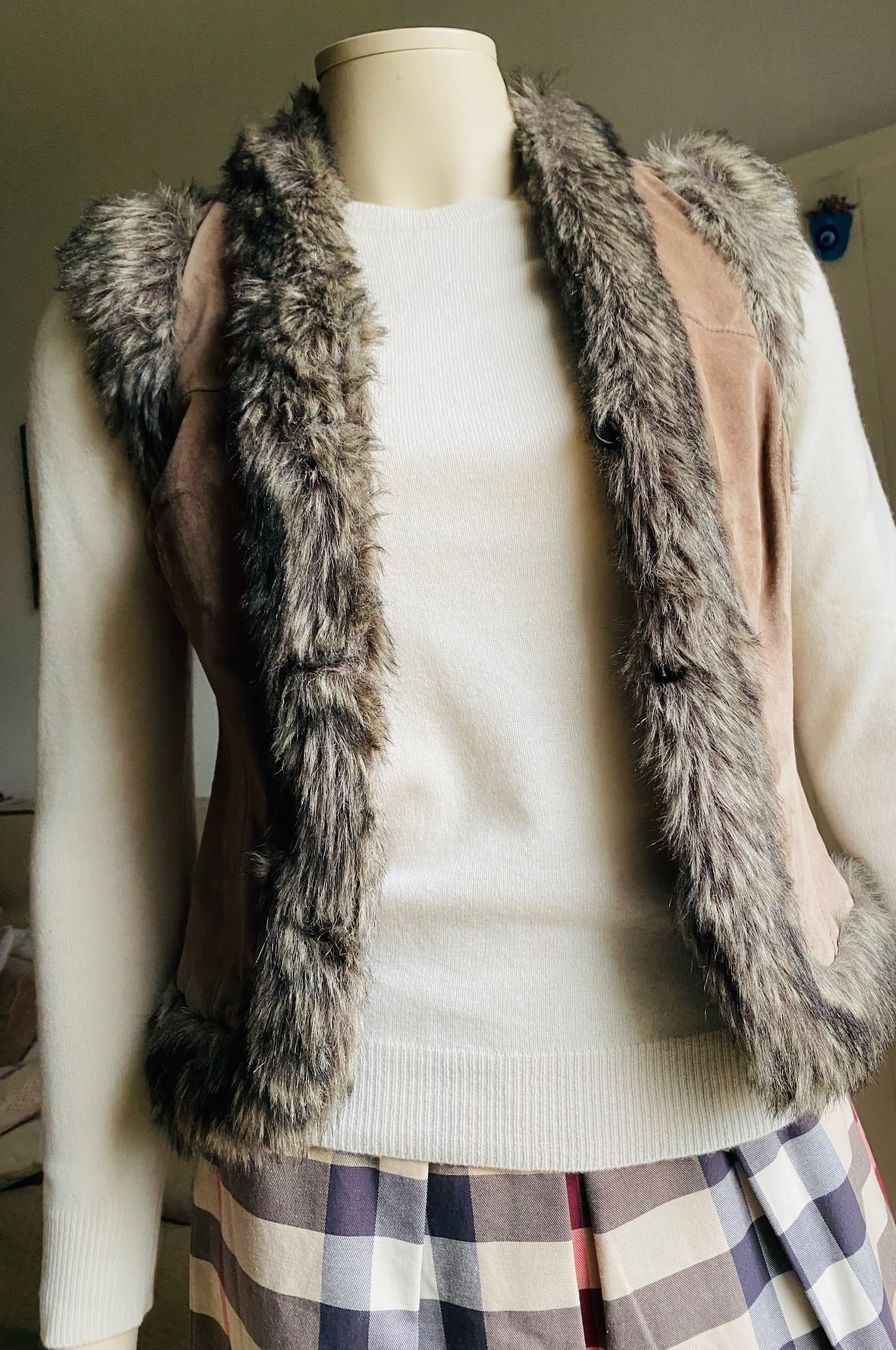 Gilet & Giacche senza maniche: Gilet en daim et fourrure – Usato da Clarens venduto da Piluka 9