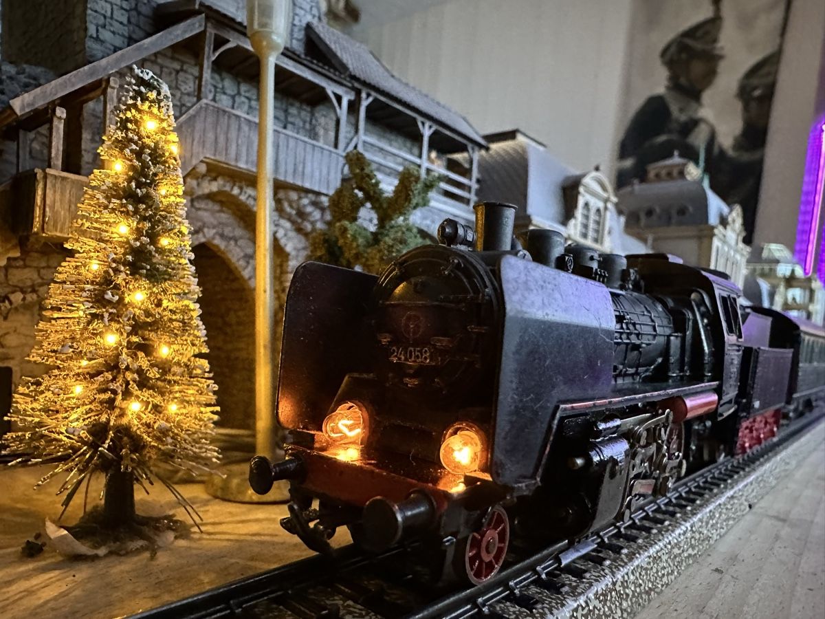 Märklin Modellini di ferrovie: Märklin FM800 DB BR 24 – Usato da Lupsingen venduto da New-Haven