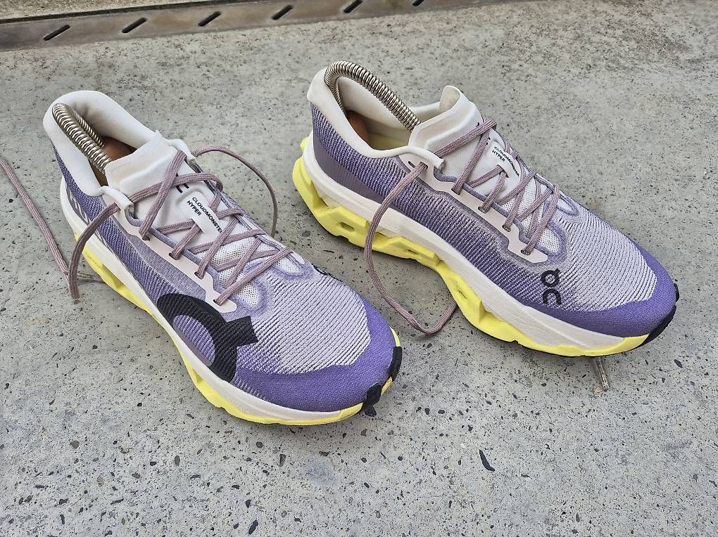 On Chaussures femmes: On Cloudmonster Hyper 3, 38.5 – D'occasion à Zürich par minimillk