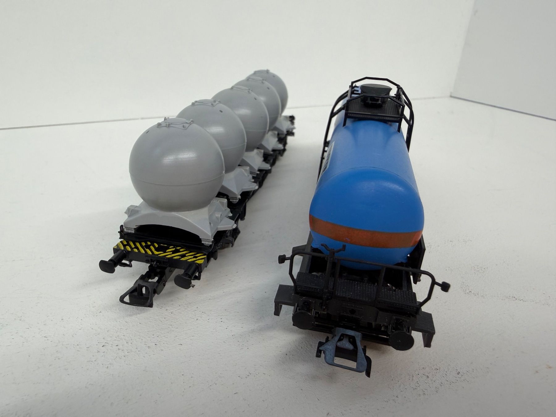 Roco Modellini di ferrovie: 2er Set Roco  4338 & 4354 GüterwagenSet DB – Usato da Büsserach venduto da ModellbahnDepot 5