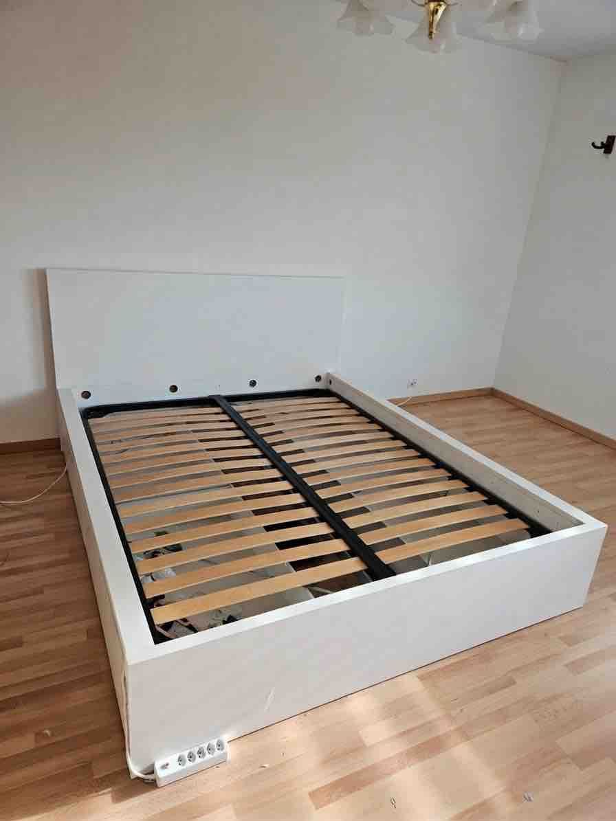 Lits: Doppelbett weiss mit Schubladen – D'occasion à Hinwil par F-DS