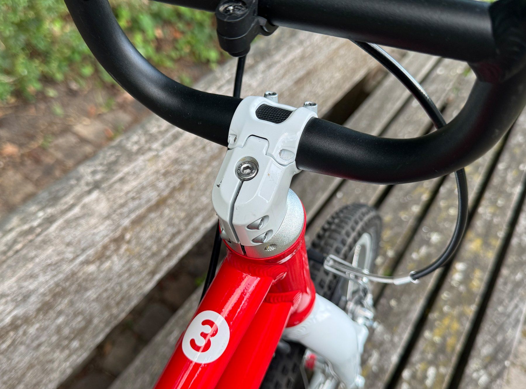 Woom Biciclette: Woom 3, Kinderfahrrad rot – Usato da Zürich venduto da Stray 9
