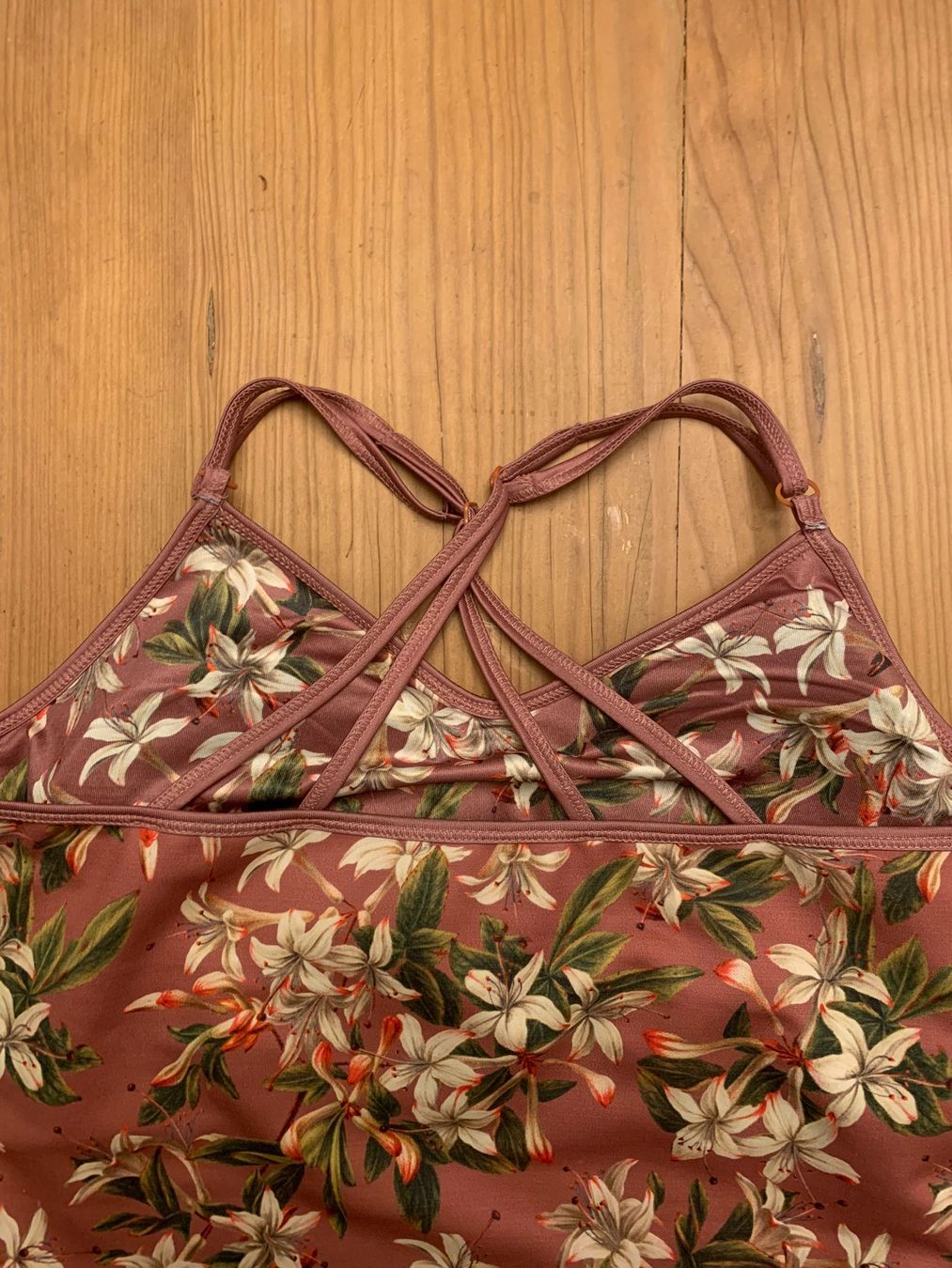 Tops: Top, M, von ESSENZA, NEU – Neu und originalverpackt aus Solothurn von Shanty.20 3