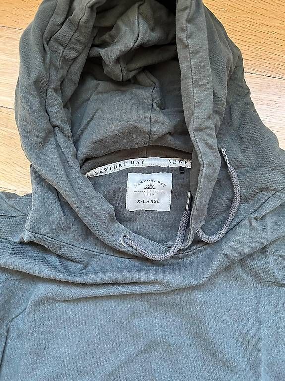 Pullover & Sweatshirts: Hoodie dunkelgrün – Neu (gemäss Beschreibung) aus Muttenz von anj_2qy5 1