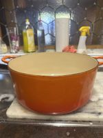 Le Creuset Cocotte Orange Emaille Gusstopf mit Deckel Grösse