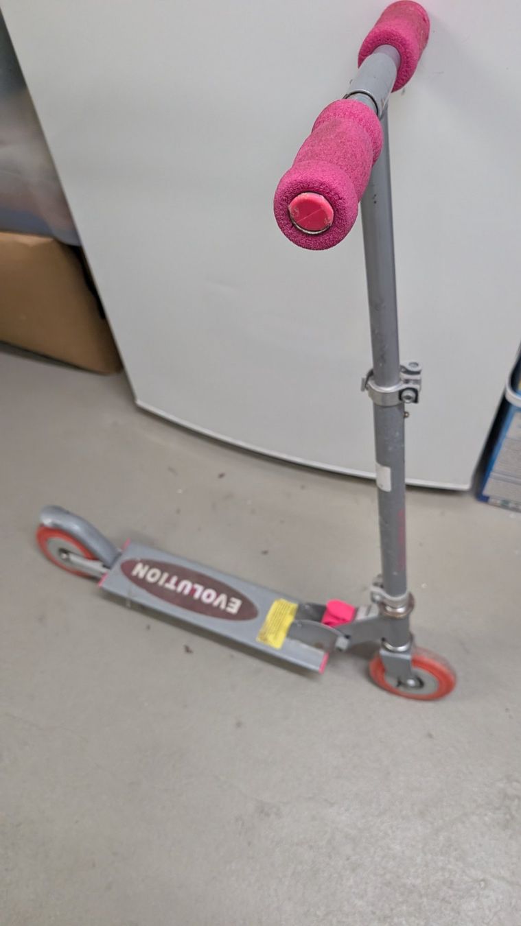 Micro Kickboard: Klappbarer Evolution Kinderroller grau rosa gebraucht – Usato da Wilen b. Wollerau venduto da Antoinette10 1