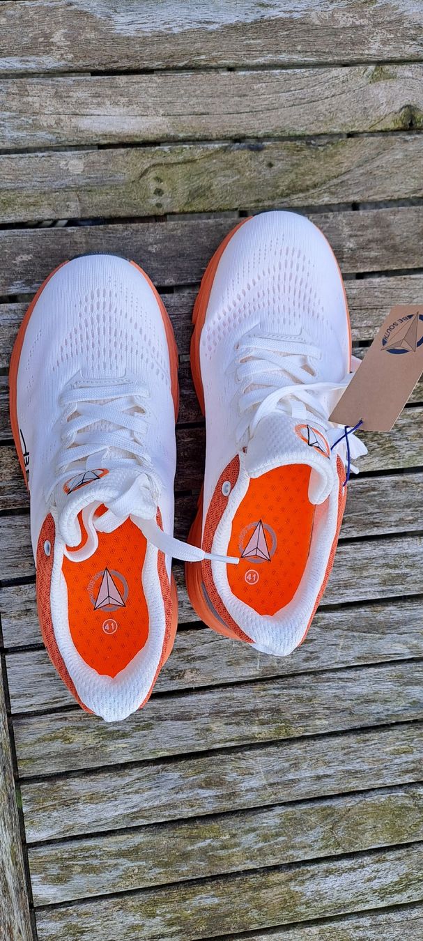 Herrenschuhe: Sneaker Damen / Herren Gr. 41 – Neu (gemäss Beschreibung) aus Buch am Irchel von -mireli- 1