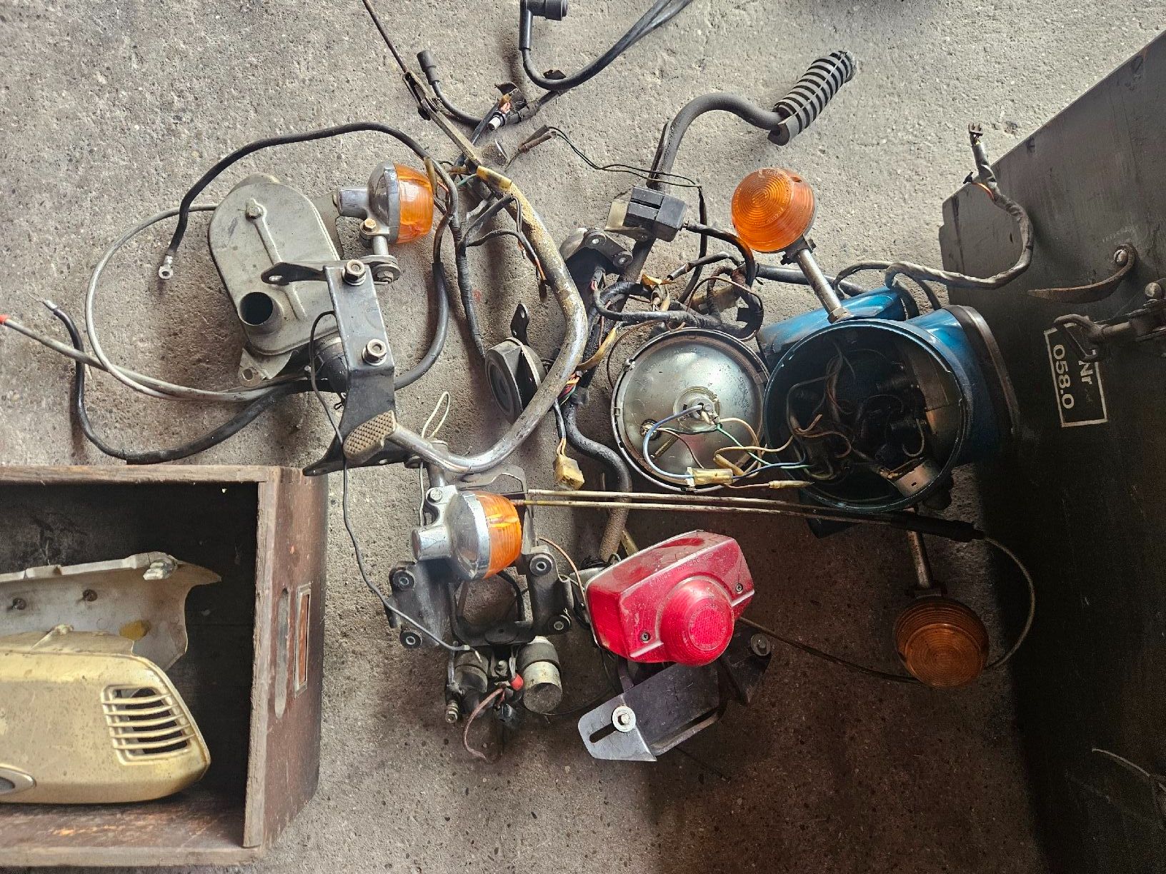 Honda Tutti i ricambio per moto: Honda CB125 Teile ab 1.- – Usato da Detligen venduto da Motorradschmiede 1