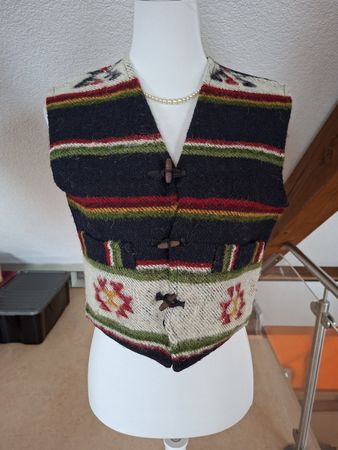 Weste mit Ethno-Muster, Gr.S, Holzknöpfe, Hand made in Nepal