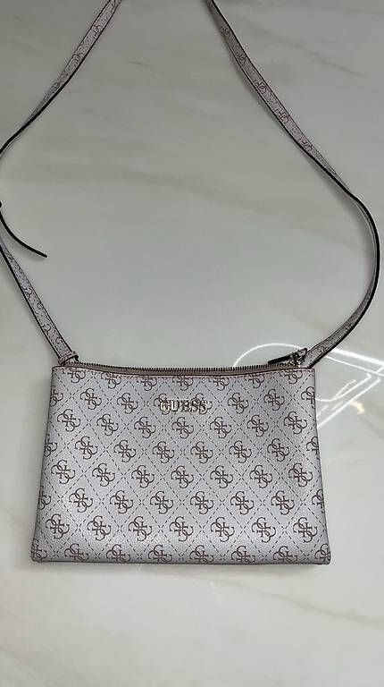 Taschen für Damen: Guess Tasche – Gebraucht aus Wohlen AG von arb_f9xr
