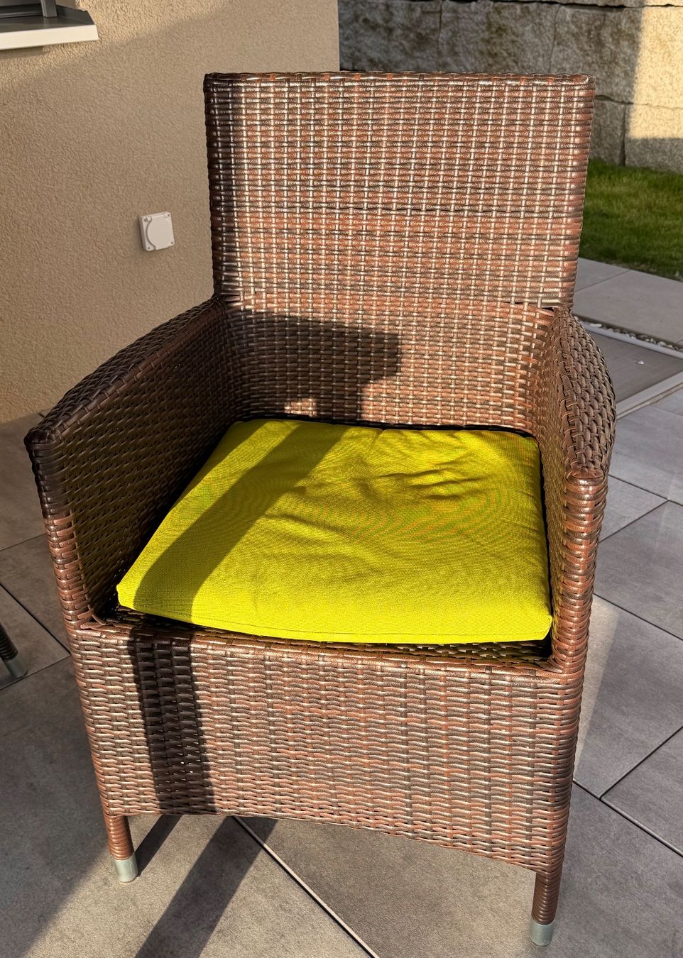 Tischset: Rattan Tisch inkl. 4 Stühle – Gebraucht aus Duggingen von izu_t7b6 2