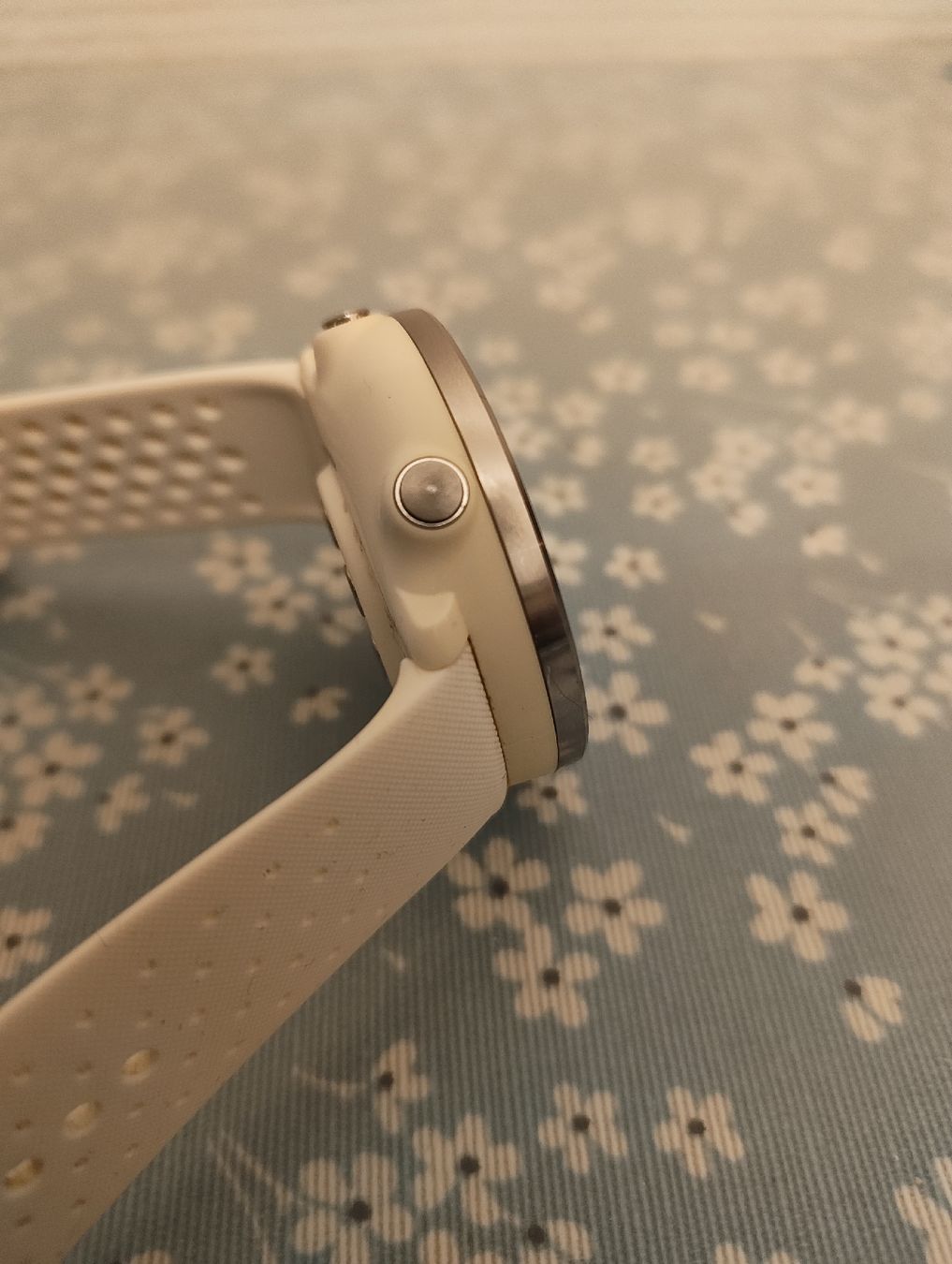 Polar Smartwatch: Polar Vantage M - Montre multisports blanche – Usato da Vevey venduto da faithfully_blonde 3