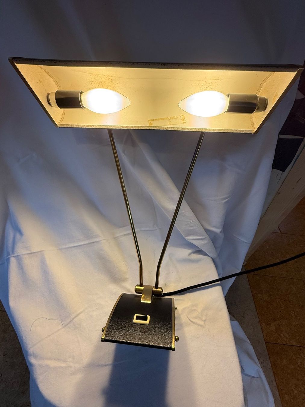 Lampade: Eileen Gray Tischlampe – Usato da Unterstammheim venduto da Hawesta 1