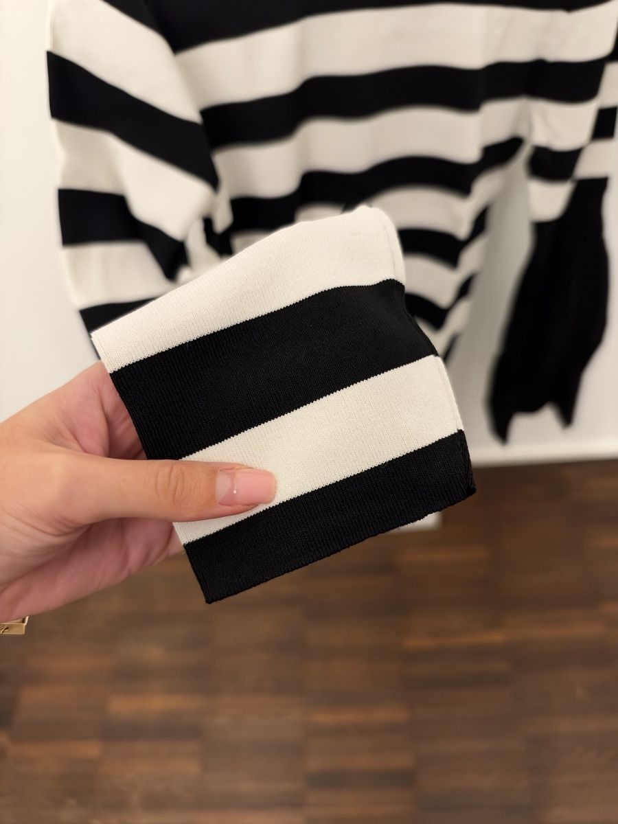 Maglioni & Felpe: Black & White Striped Turtleneck Sweater – Nuovo (secondo la descrizione) da Meggen venduto da nik_5g2v 1