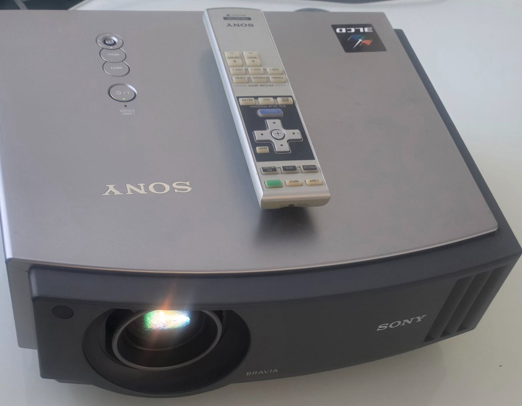 Sony Videoprojektoren: Sony Beamer VPL-AW15. – Gebraucht aus Oftringen von Keiti5