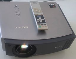 Sony Beamer VPL-AW15.