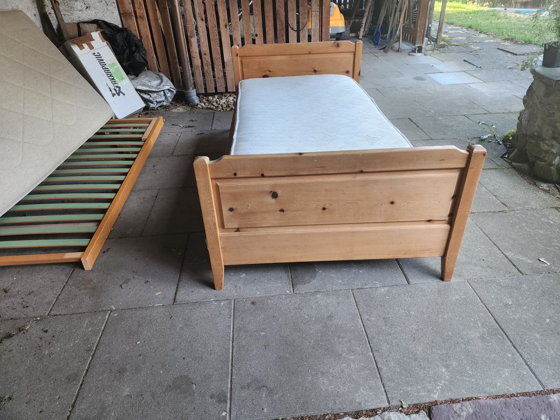 Betten: Kinderbett aus Arvenholz – Gebraucht aus Grabs von Rusalu 3