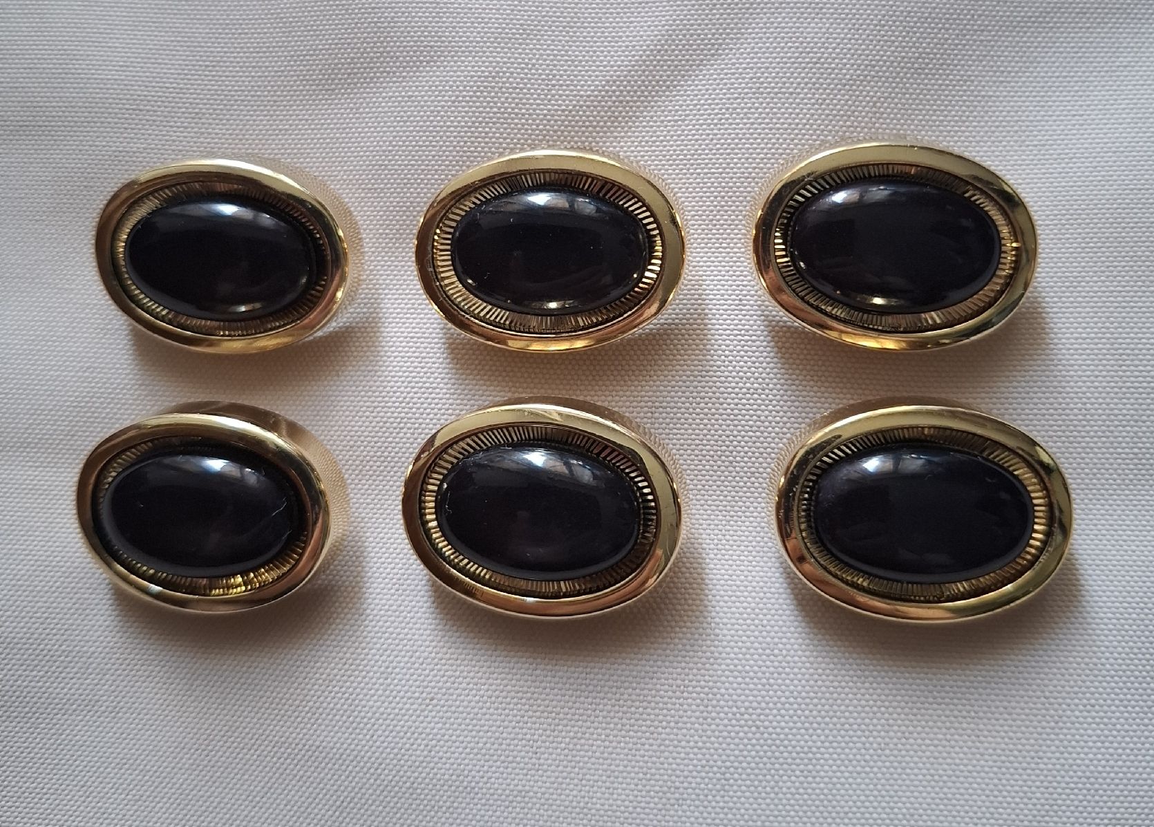 Bottoni: 6 elegante Knöpfe, oval, 29 mm. – Usato da Dietikon venduto da Hirschkopf 6