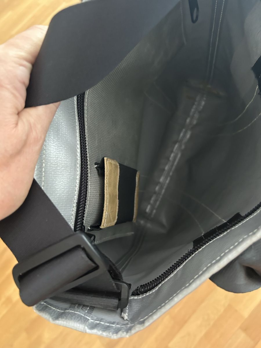 Freitag Altro in  Abbigliamento & Accessori: Sac FREITAG argenté – Usato da Prilly venduto da JulieGilbertStrebel 2