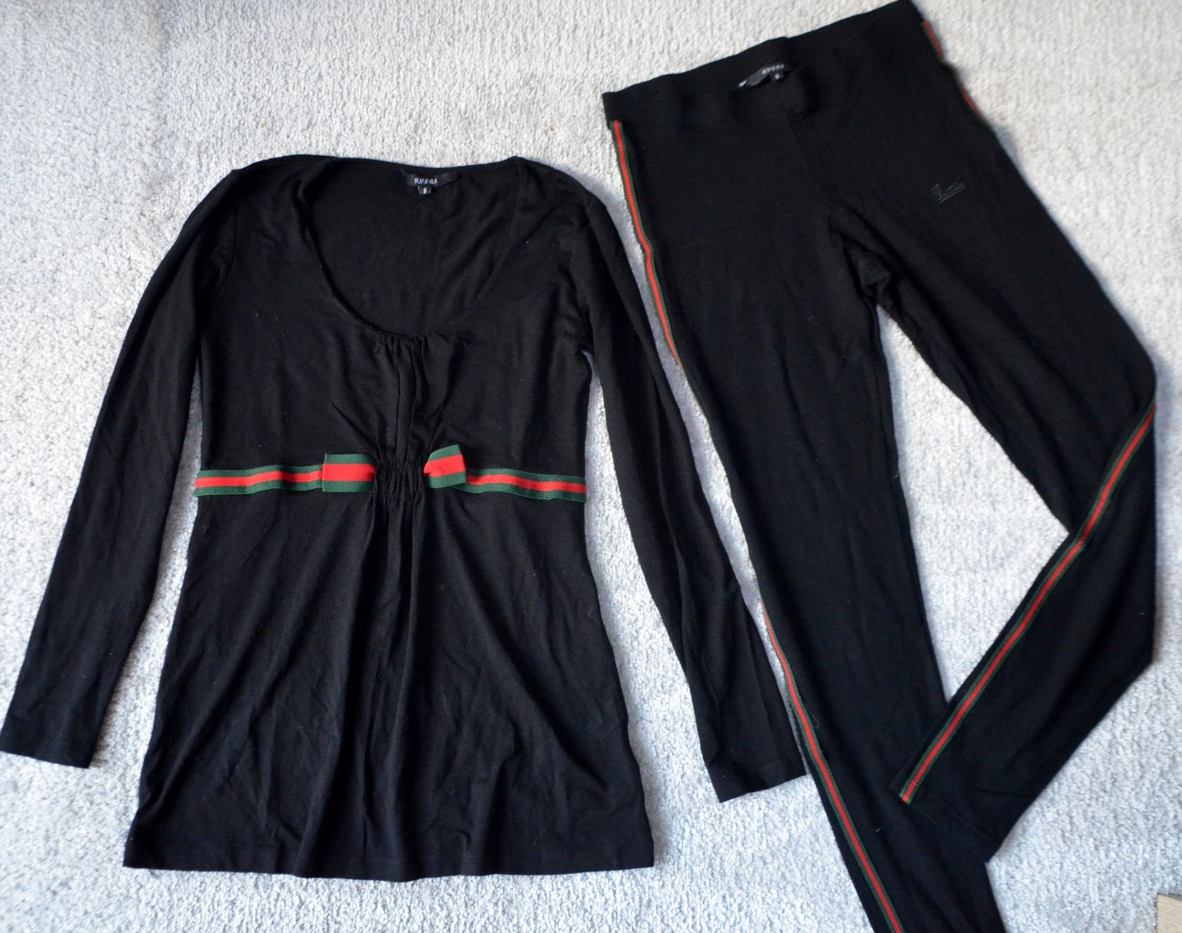 Gucci Kleiderpakete: Gucci Bluse und Leggings / Ensemble Gucci .S – Gebraucht aus Collonges von Auganien