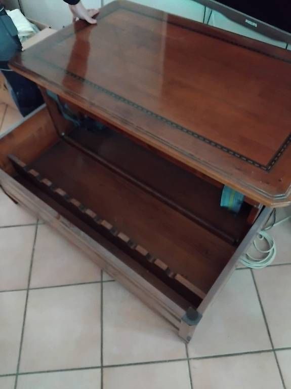 Tavoli: Table basse avec rangements bouteilles de vins – Usato da Crissier venduto da mar_vn9b 1
