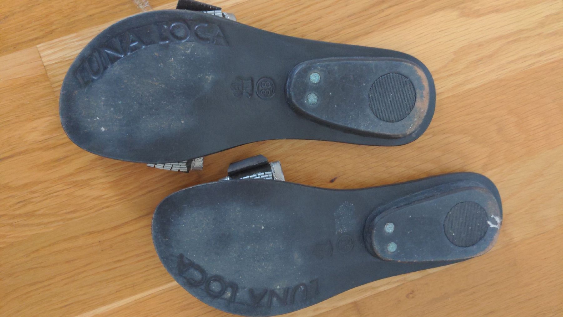 Scarpe da donna: Schwarze Pantoletten Luna Loca, Gr 38 – Usato da Sutz venduto da Rawypp 3