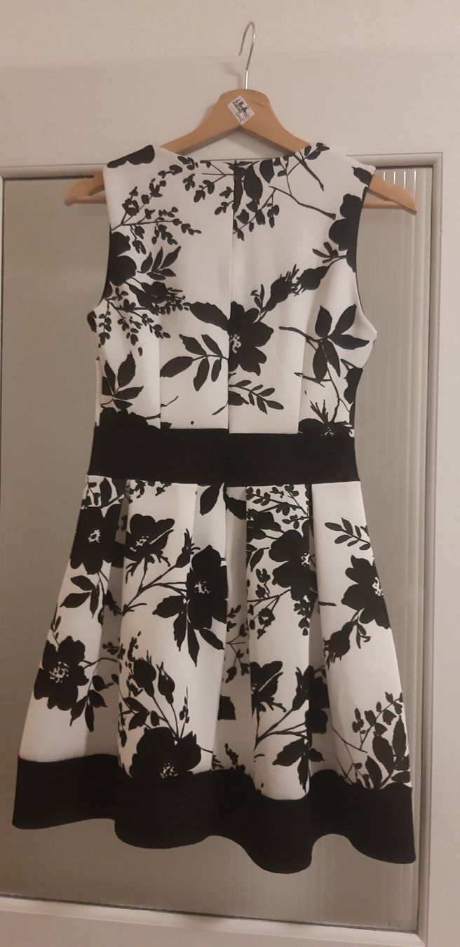 Vestiti: Bumiges Kleid  Gr.S NEU Preis 50.- – Nuovo e nell'imballaggio originale da Zürich venduto da Venecia25 2