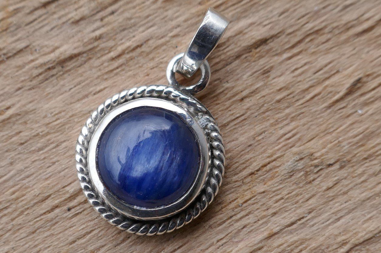 Anhänger: Kyanit Anhänger in Silber / Handgemacht – Neu (gemäss Beschreibung) aus Arboldswil von estrella925