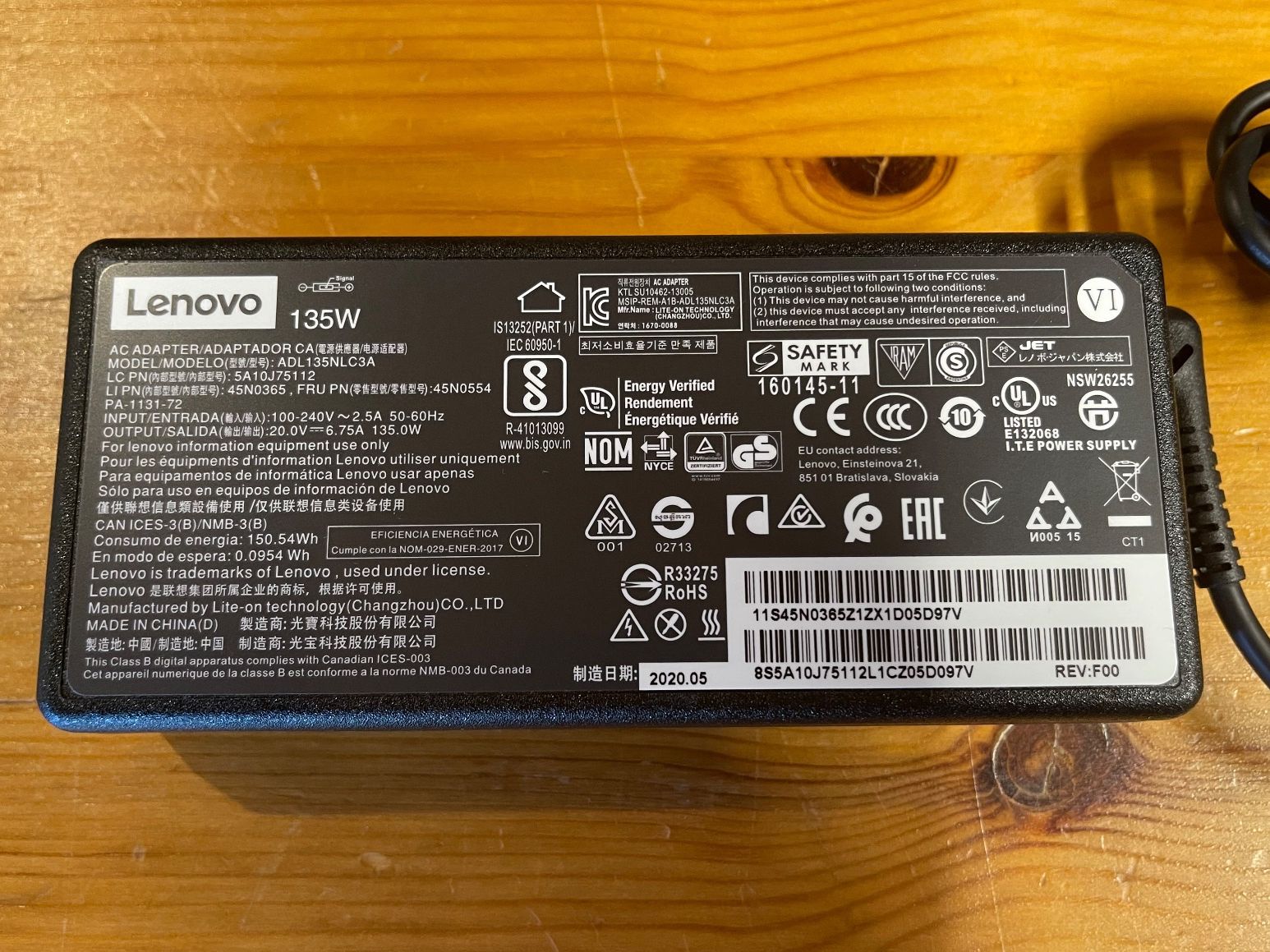 Lenovo Docking station: ThinkPad Pro Dock (40AH, 135W) – Usato da Böbikon venduto da pxtr 1