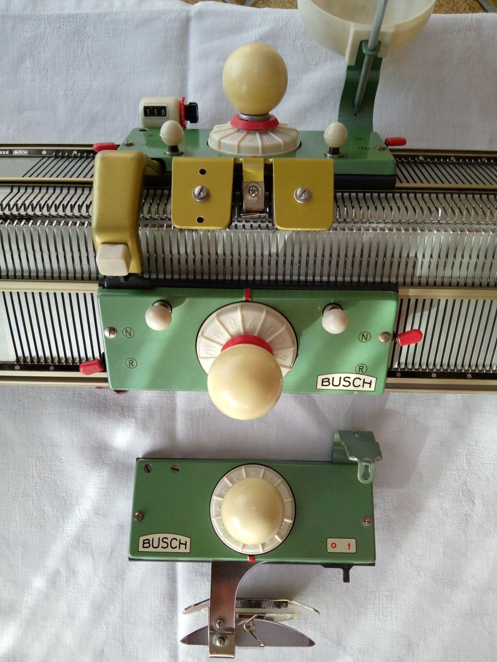 Busch Tutte le macchine: BUSCH Doppelbett-Strickmaschine – Usato da Pratteln venduto da Zund-88-Funken 3