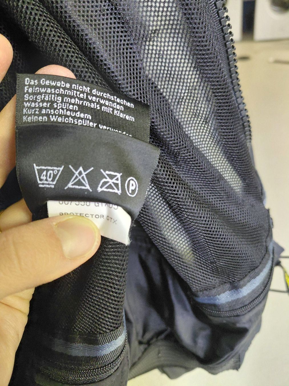 Salewa Giacche: Windjacke Grösse L – Usato da Dietikon venduto da Chadascha 5