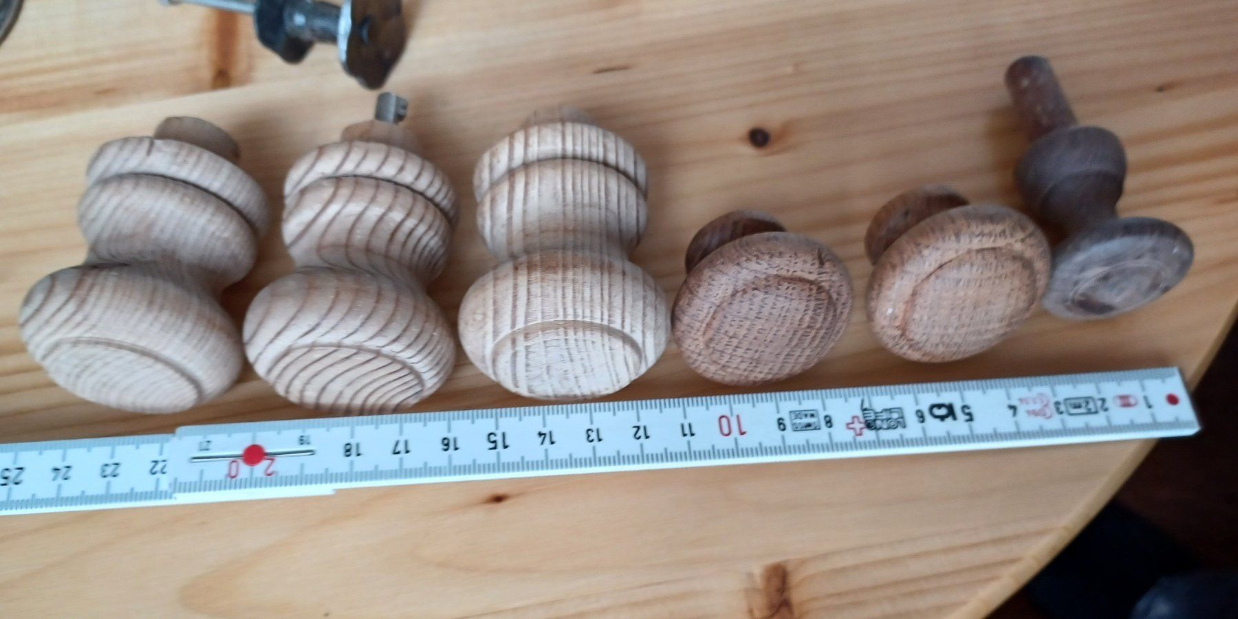 Eisenwaren: 23 Stk. alte Möbel- Knöpfe, Messing, Holz und Eisen. – Gebraucht aus Lommis von zozzen 6
