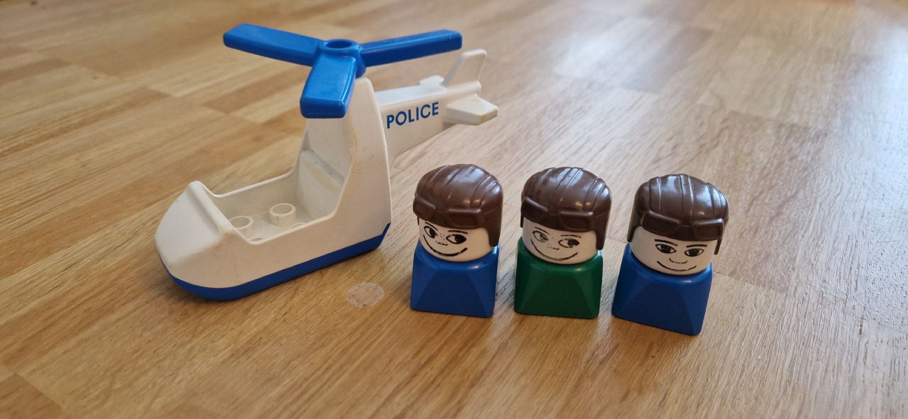 Lego Baukästen: Lego Duplo Polizeihubschrauber mit 3 Figuren – Gebraucht aus Riehen von Aconitum