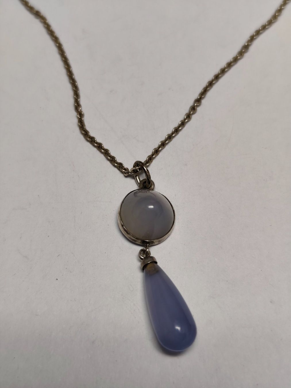 Catenine: Silberkette mit Chalcedon Anhänger Vintage #A8 – Usato da Châtelaine venduto da Tropic.Watch2