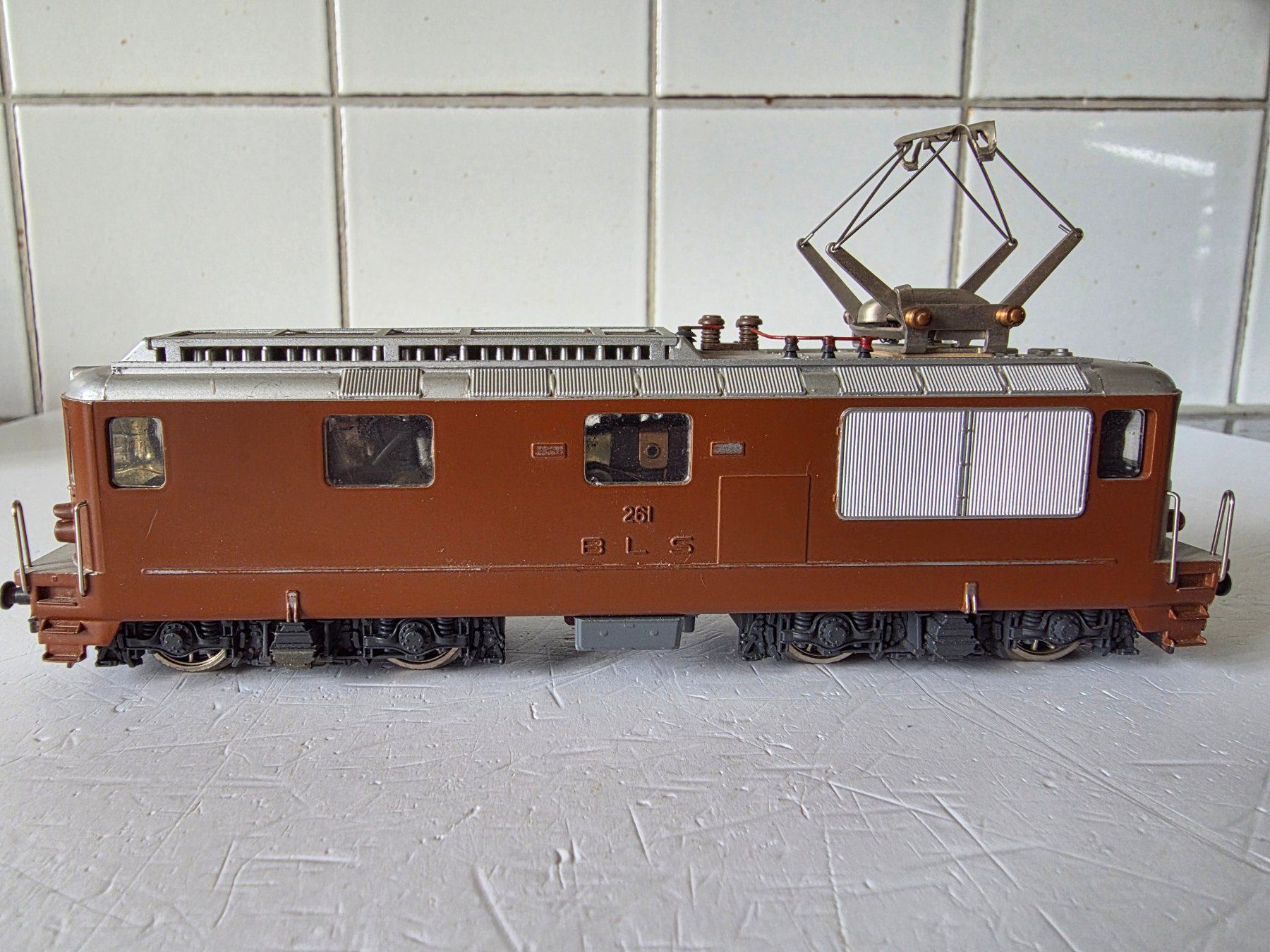 Hag Modellini di ferrovie: E-Lok BLS Re 4/4, Lok-Nr. 261 – Usato da Seuzach venduto da Loeckeli01 3