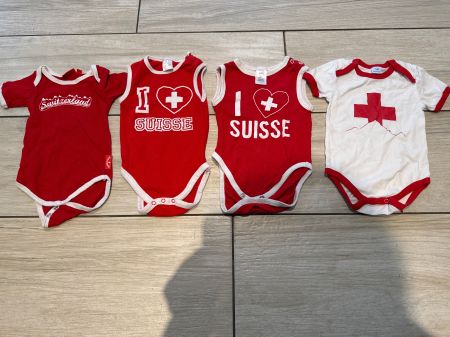 Unisex Schweizer Body‘s Gr 62/68, 4 teilig