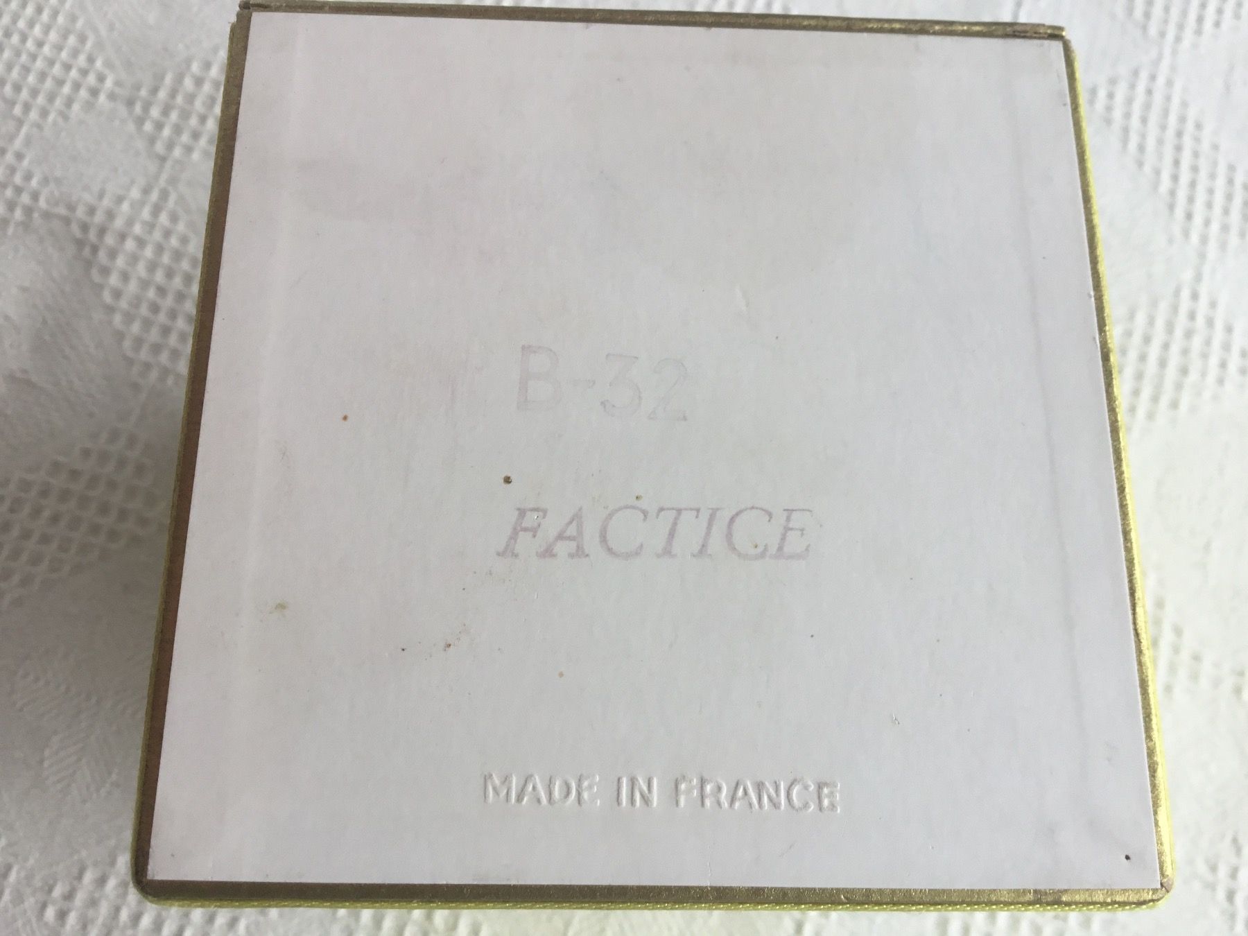 Lalique Flacons: 2 alte Lalique Parfum Flacon – Gebraucht aus St. Gallen von chamilla 4