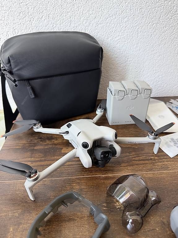 DJI Modellismo RC: DJI Mini 4 Pro Fly More Combo + DJI RC 2 – Usato da Neuhausen am Rheinfall venduto da gro_f85r 1