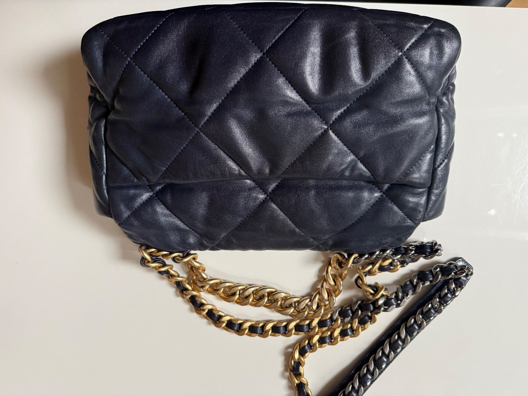 Chanel Borse da donna: Chanel 19 Dark Blue Medium – Usato da Kilchberg ZH venduto da rac_q8jf 8