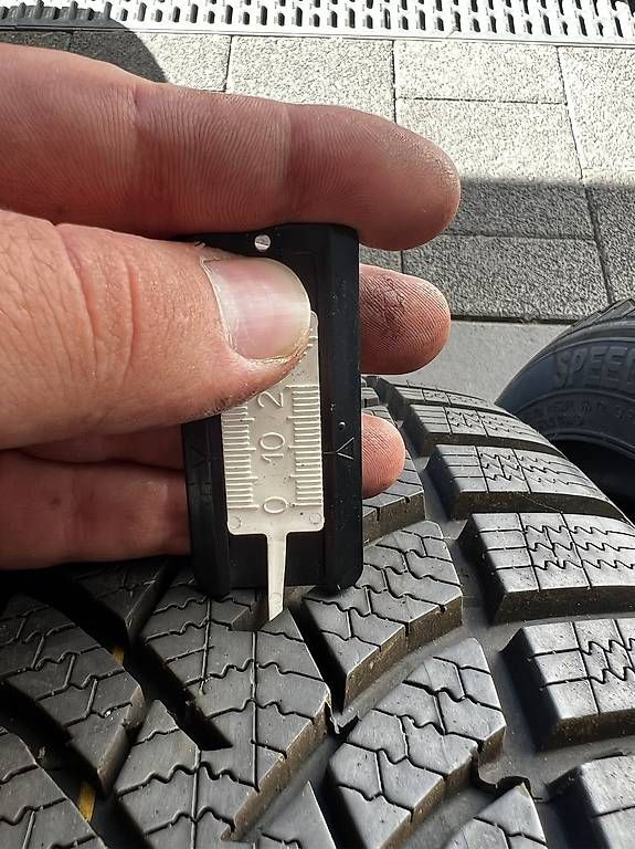Pneumatici & Ruote complete: 205/50 R17 Winterreifen – Usato da Sursee venduto da gas_8n5t 4