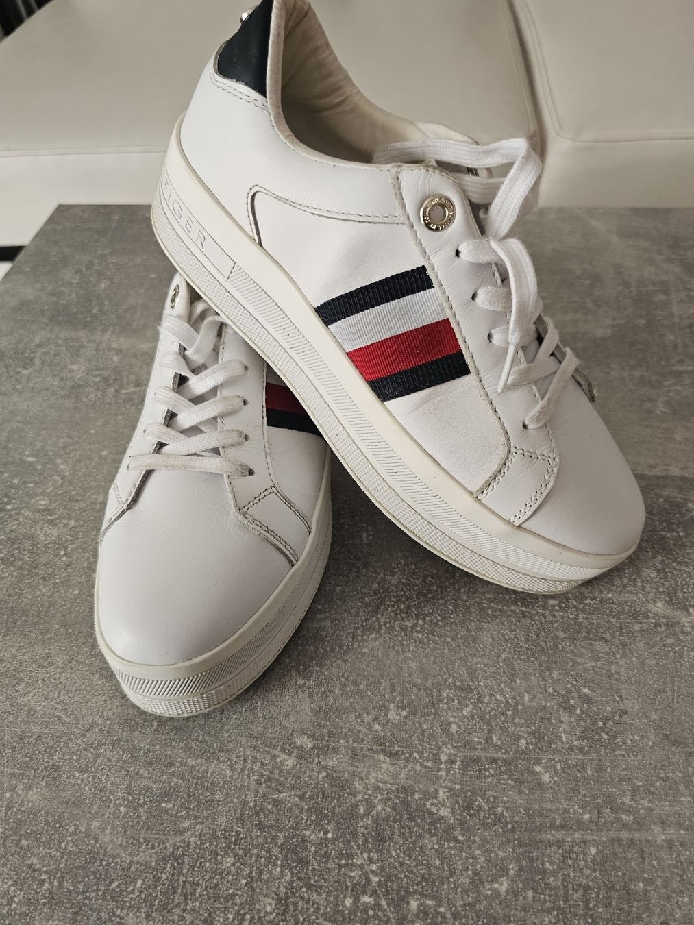 Tommy Hilfiger Scarpe da donna: Tommy Hilfiger Sneaker weiss Grösse 38 – Usato da Herzogenbuchsee venduto da tgi_rln7 1
