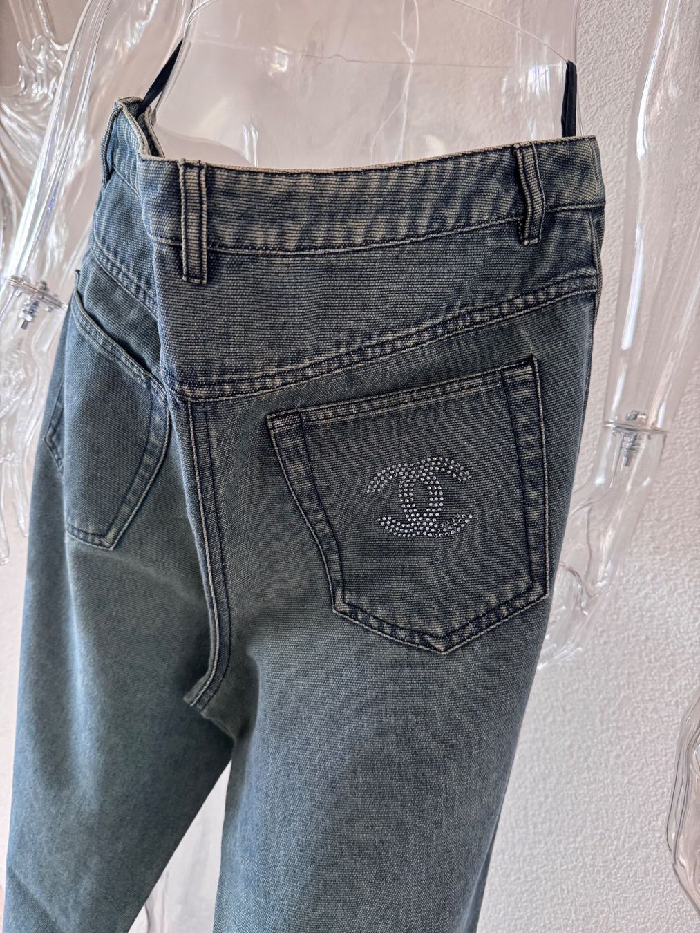 Chanel Jeans: Chanel Jeans Strass Logo Gr. 42 – Nuovo (secondo la descrizione) da Steckborn venduto da ayvel 6