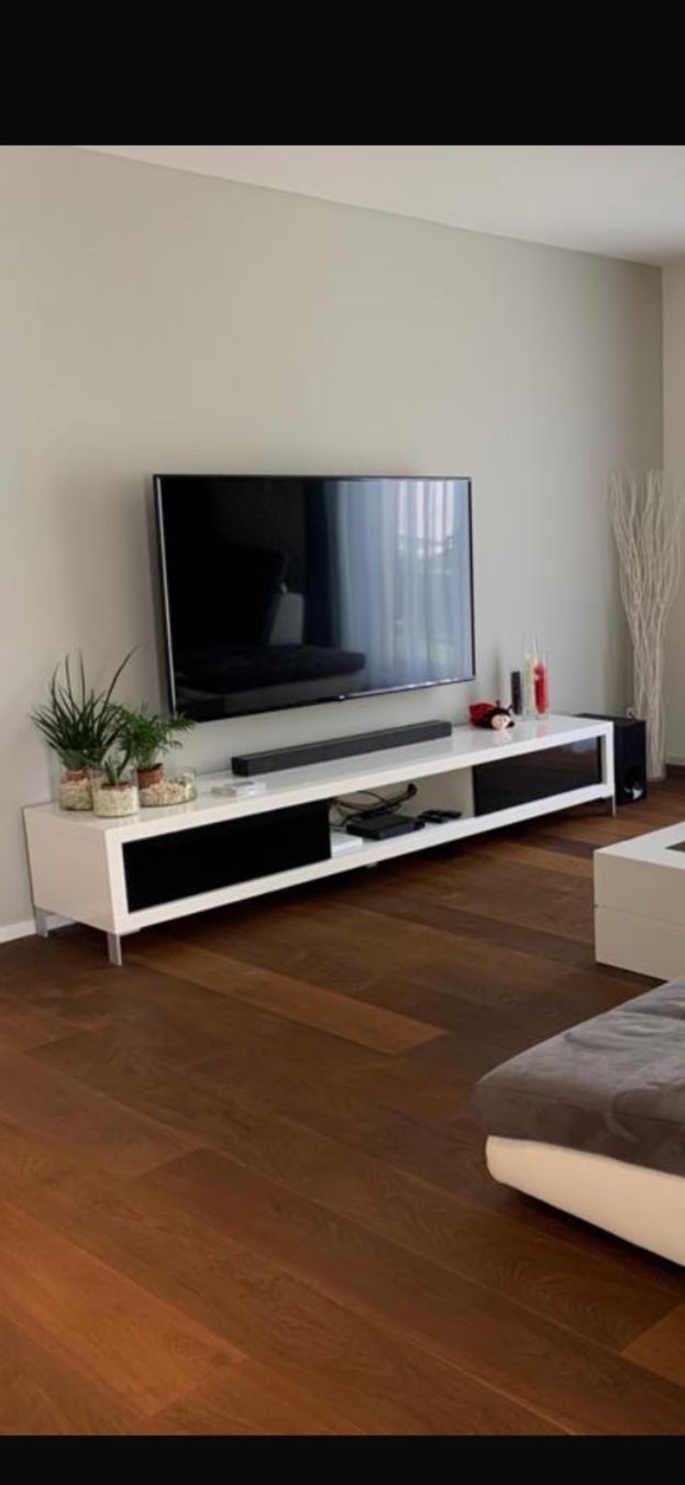 TV Möbel: Weisses TV-Möbel mit schwarzen Schubladen – Gebraucht aus Engelburg von tan_6h9y 2