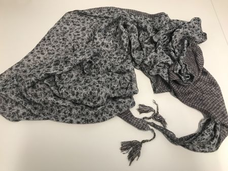 Schönes Foulard mit 2 Quasten