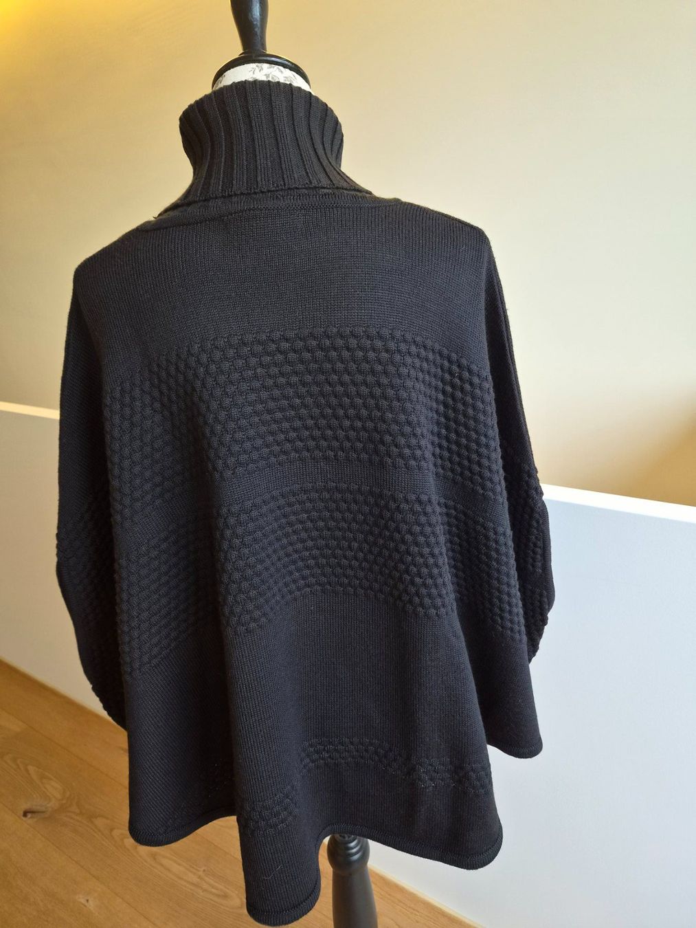 Pulls & Sweat-shirts: Damen Poncho Pullover schwarz mit Rollkragen – D'occasion à Spiegel b. Bern par brand06 1