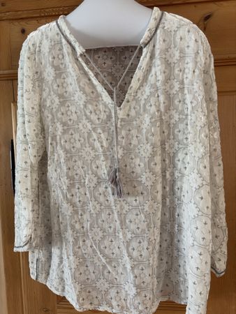 NILE Bluse mit Muster Grösse M neuwertig 80% Viskose