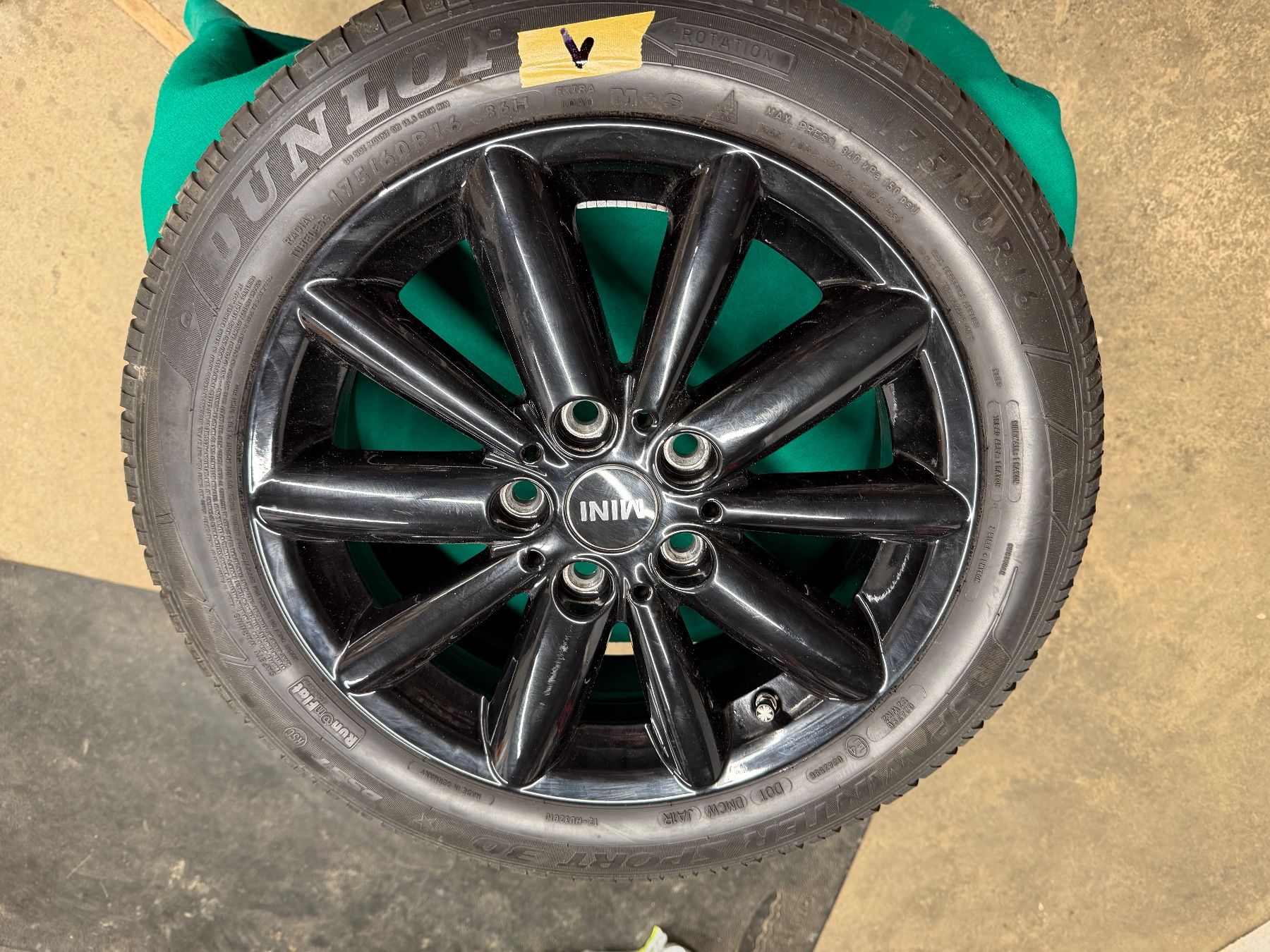 Cooper Cerchioni: Mini Cooper S 3 door Komplett Räder – Usato da Langenbruck venduto da Baerenwiler 6