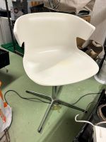 Stuhl weiss mit Drehfuss