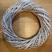 Kranz aus Holzästen zum Dekorieren gross