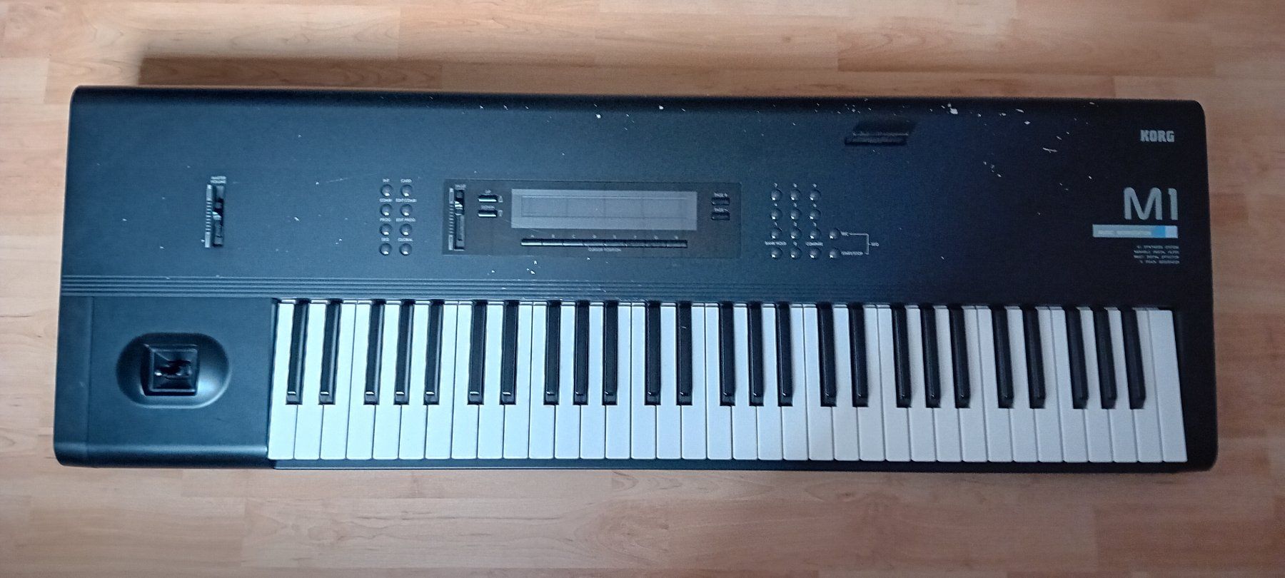 Korg Musikinstrumente: Korg M1 Synthesizer - eine der ersten Workstations der 90er – Gebraucht aus Mühlau von rolf.wurtz